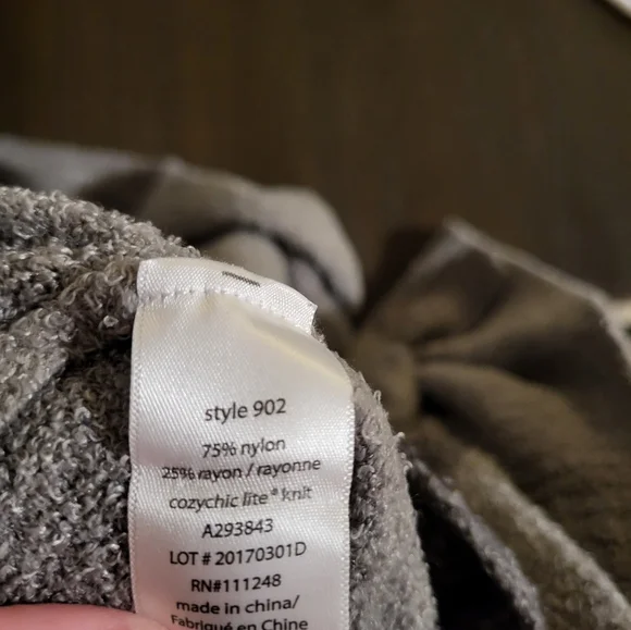 Barefoot dreams cozy cardigan.